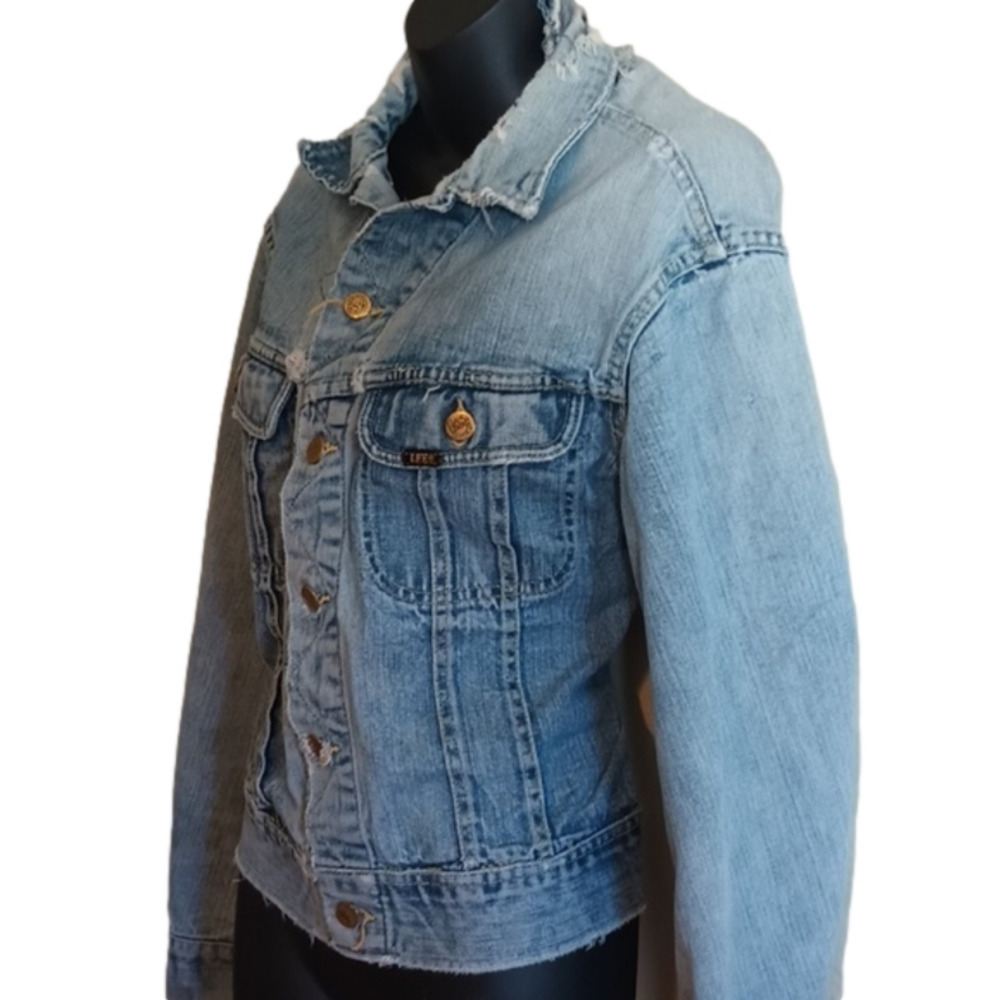 VINTAGE/ retro distressed Lee jean jacket. See measurements. Couple stains. - Picture 4 of 16
